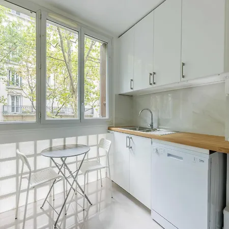 Bel - 2bdr 4p Near Buttes Chaumont Διαμέρισμα *